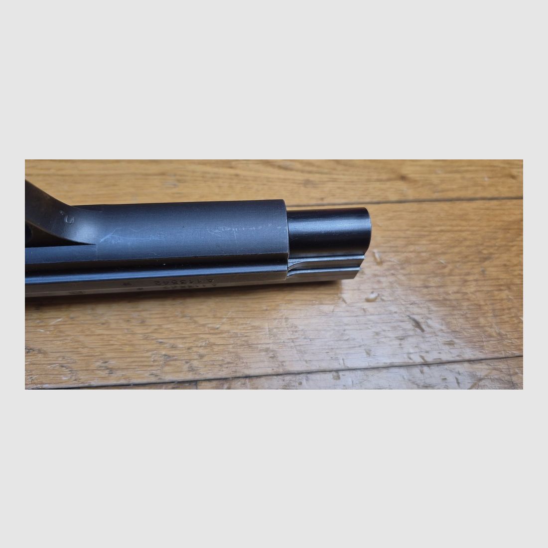 Très beau pistolet SIG P210-2 – Mythe du 9 para – Arme militaire du 4° contrat – Vers 1955/56 – Très beau bronzage – Fonctionnement et canon de rêve – 2 chargeurs supplémentaires et étui (la totale!) fournis en sus – État TBE++/TBE+++ !, image 12 sur 28