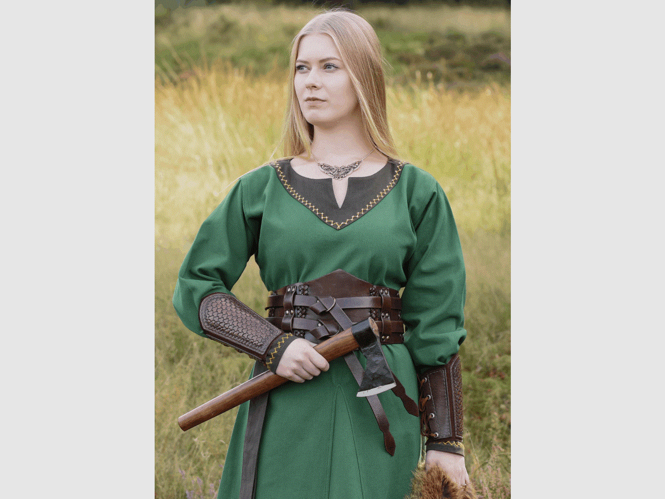 Ulfberth Armschützer aus Leder mit Prägung und Wildleder, Paar, versch. Farben