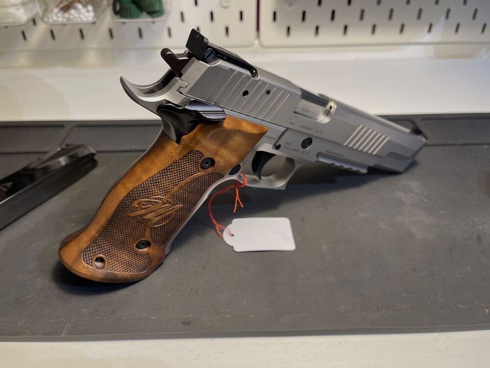 Sig Sauer P226 X-Six Classic