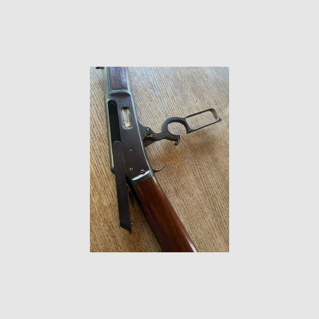 karabinek z podwójnym dźwigniowym mechanizmem