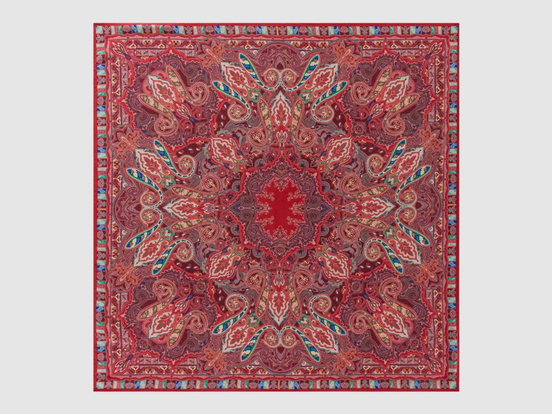 Sjaal van pure twillzijde gerold met sandwashed – afwerking tijdloze winterrode kleur, afbeelding 2 van 3