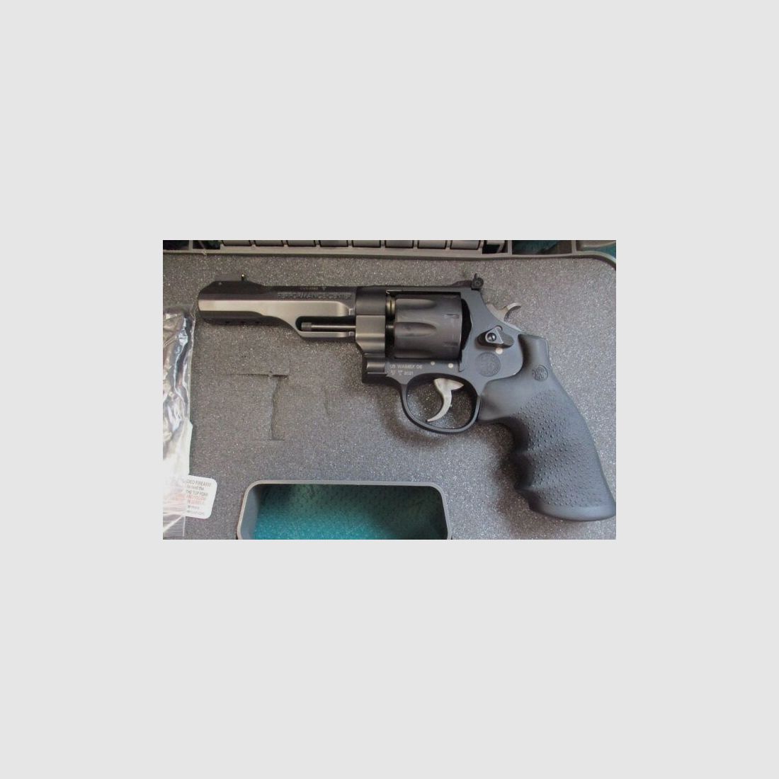 Revolver Smith & Wesson Performance Center M327 TRR8 5-inch in Box M327