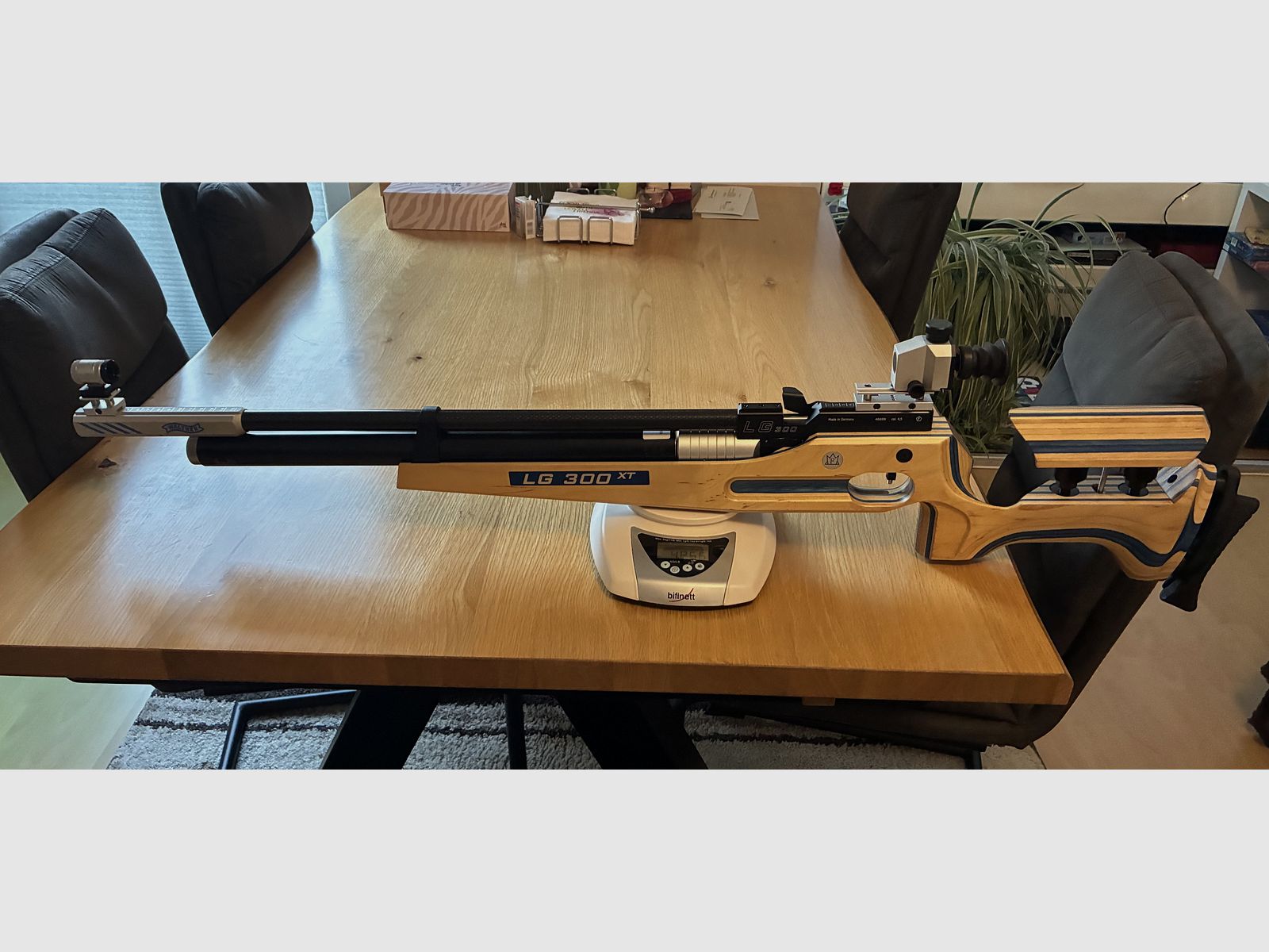 Air rifle LG 300 XT LG300XT wooden stock in top condition late model
