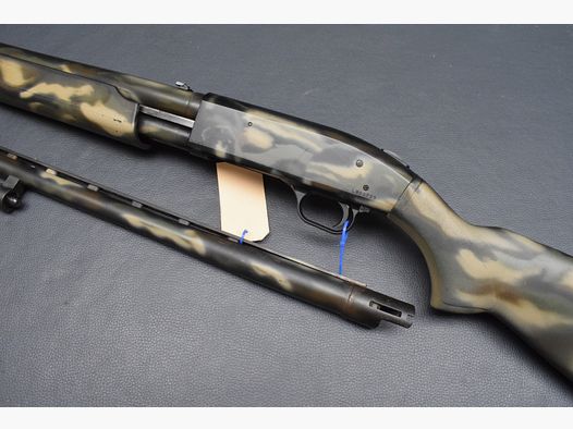 Mossberg 500 Repetierflinte Camo mit Wechsellauf, Kaliber 12/76 Magnum, gut