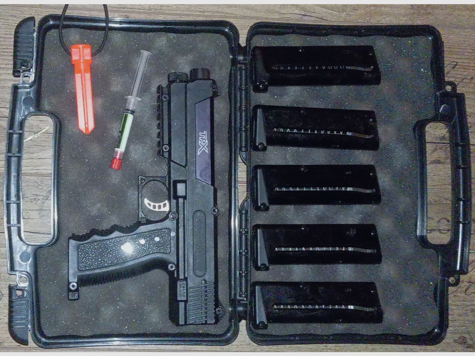 Tippmann TPX / TiPX  cal 68. Paintball  /  HEIMSCHUTZ