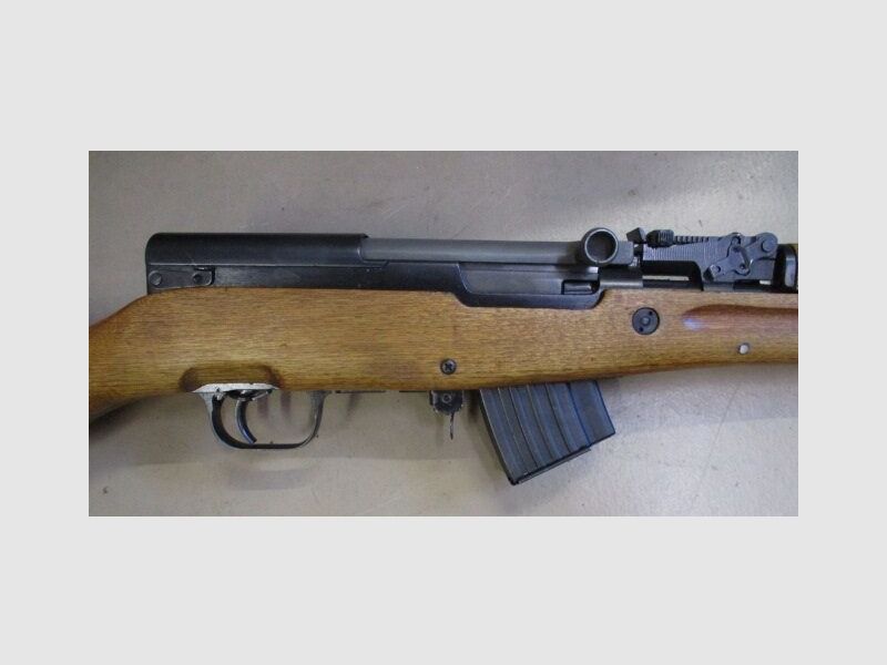 Zelfladende geweer Nornico SKS met verwisselbare AK47 magazijnen en montage SKS