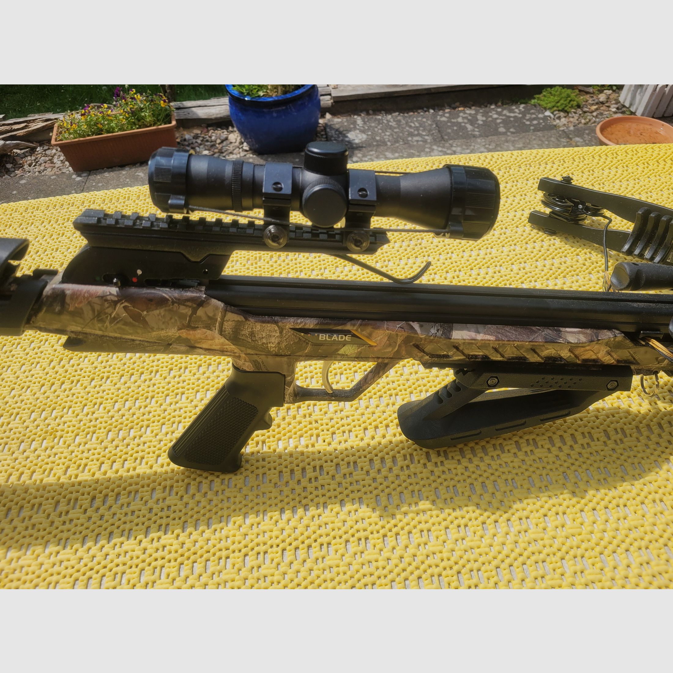 Compoundarmbrust Set Blade + 175 lbs / 340 fps mit 11 Bolzen und Tasche 
