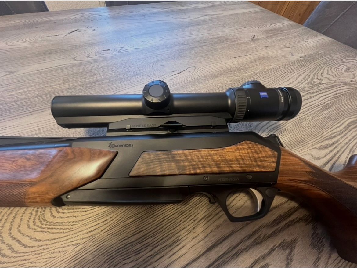 Halbautomat Browning Modell: Bar Zenith Wood HC in Kaliber .30-06 mit Zeiss Victory V8 1,1-8-30 absolut neuwertig