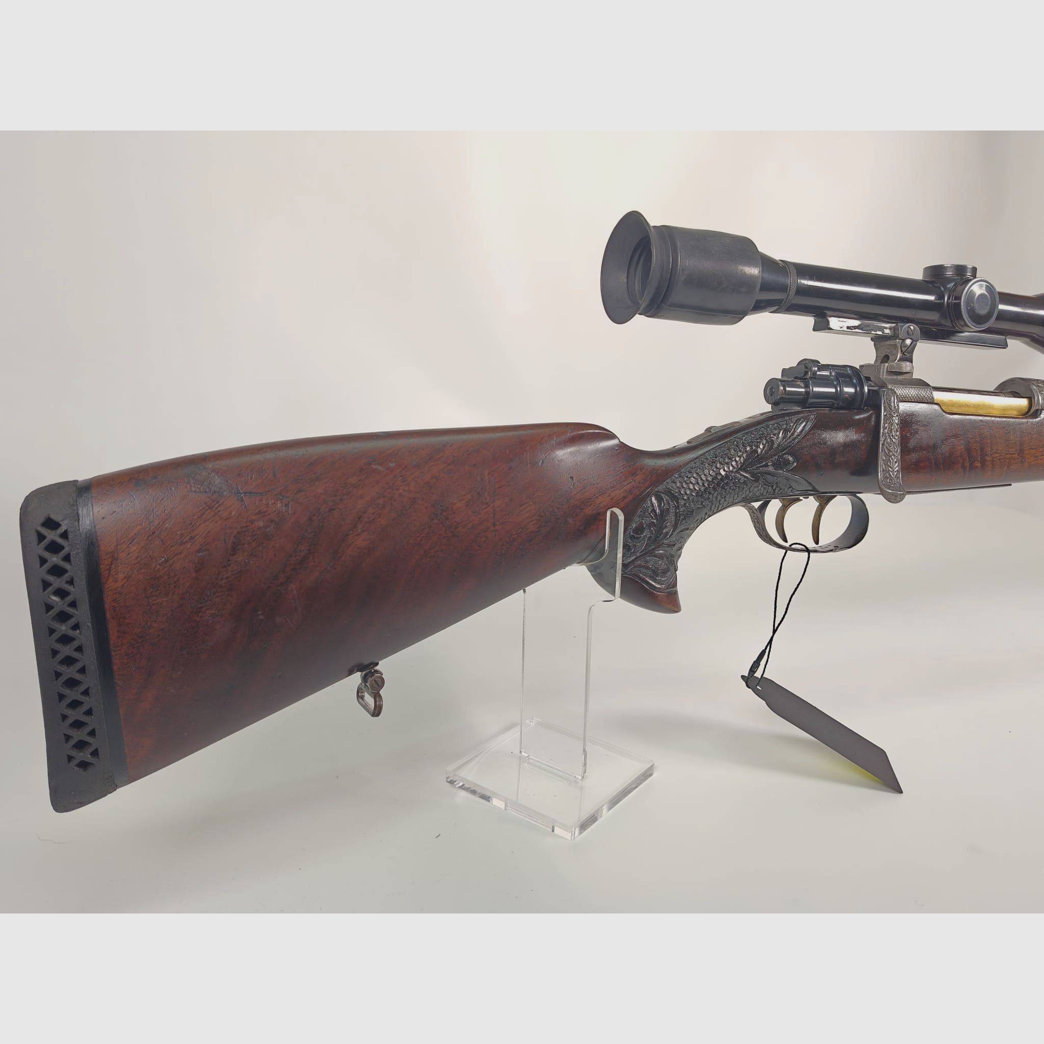 Repetierer Einzelstück 7x64 inkl. ZF 2,5-10x42 mit Handgravuren und Schaftholzverschneidungen