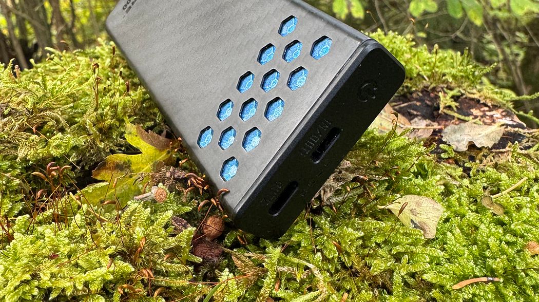 Nitecore Carbo 10000 Gen 2 - Leichte Carbonpowerbank im Test