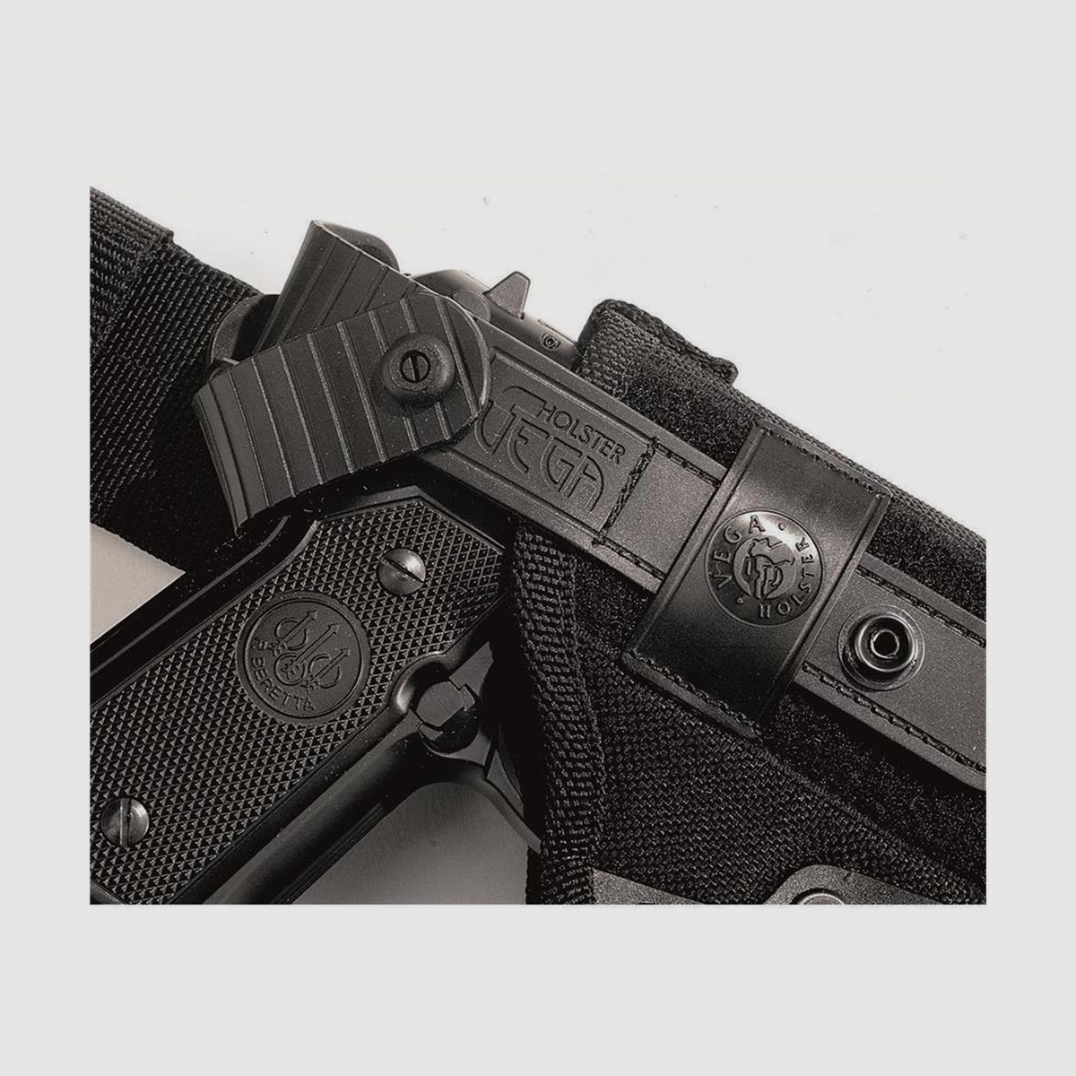 Taktisches Oberschenkelholster mit doppelter Sicherungslasche 4" S&W K/L Frame, Colt Phyton/Trooper/King Cobra, Manurhin MR73, Ruger GP100, Taurus 431/441/65/66/669/82 Schwarz Linkshänder