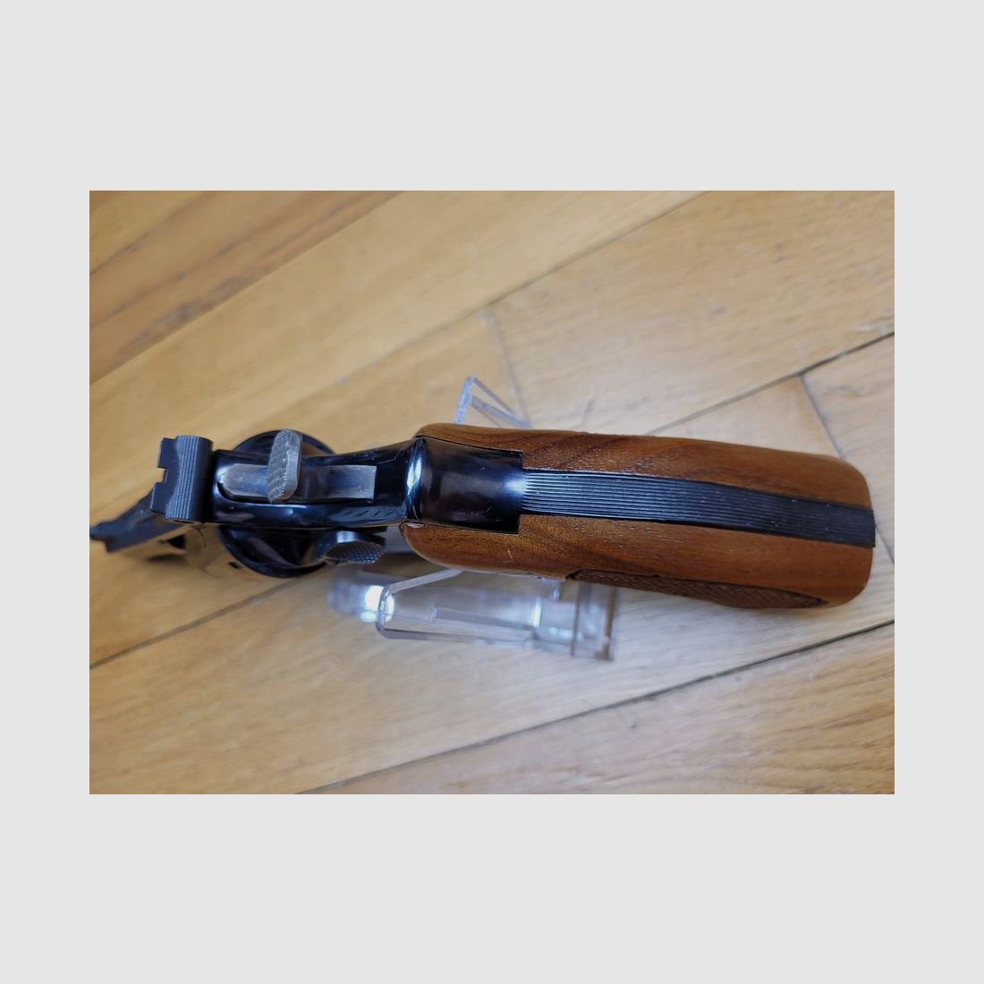 Sehr schöner Revolver Smith&Wesson Mod19-4 – Lauf 4 Zoll in .357 Mag – Hervorragende „pinned and recessed“ Verarbeitung vor 1982 – Unzerstörbar und Luxusqualität – Legende der Schießstände und der amerikanischen Polizei – Zustand hervorragend neu!, Bild 10 von 20