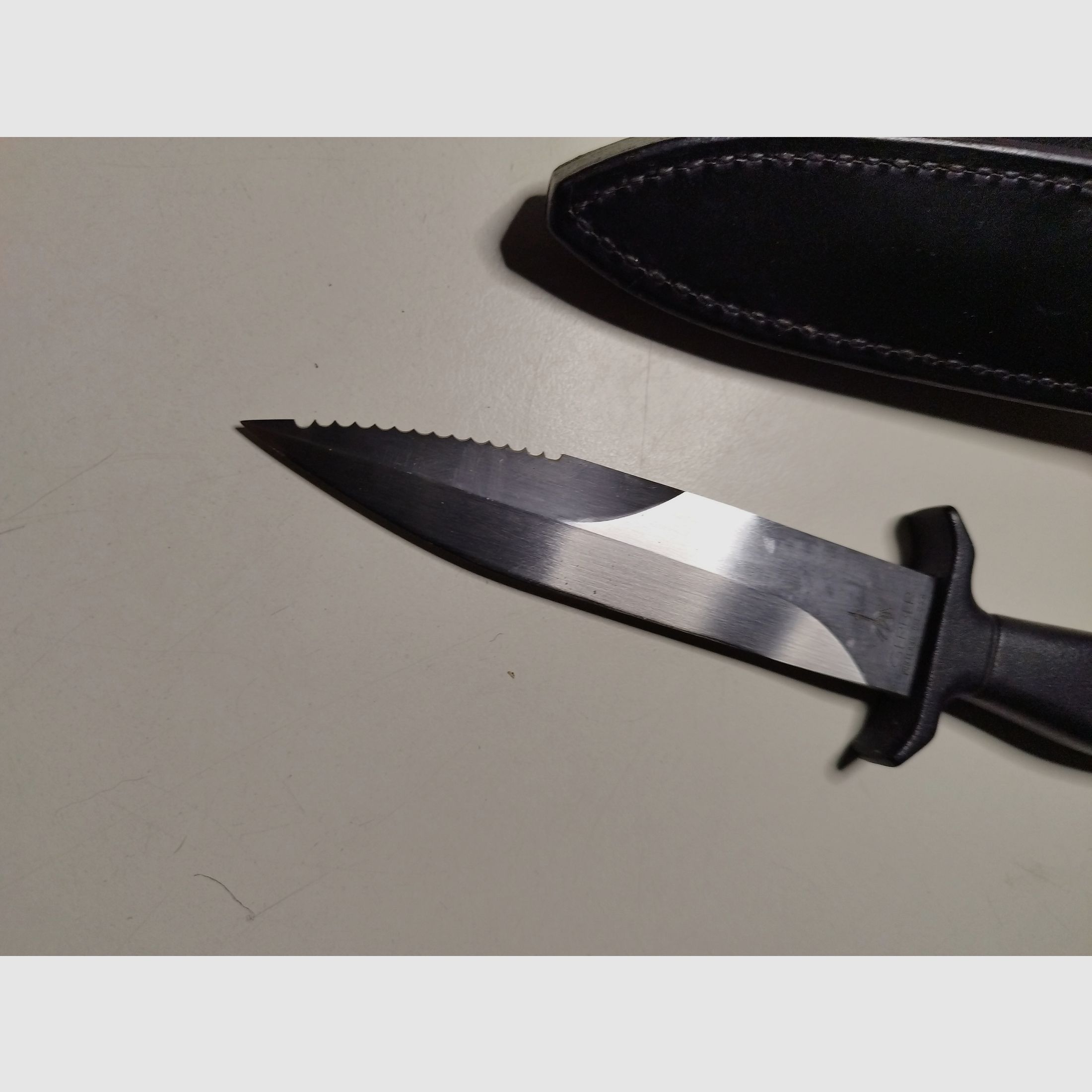 Hoogwaardige mes GERBER COMMAND 1 met leren clip schede