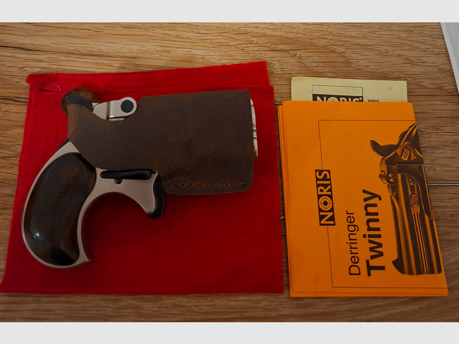 Noris Derringer PTB 550 con funda