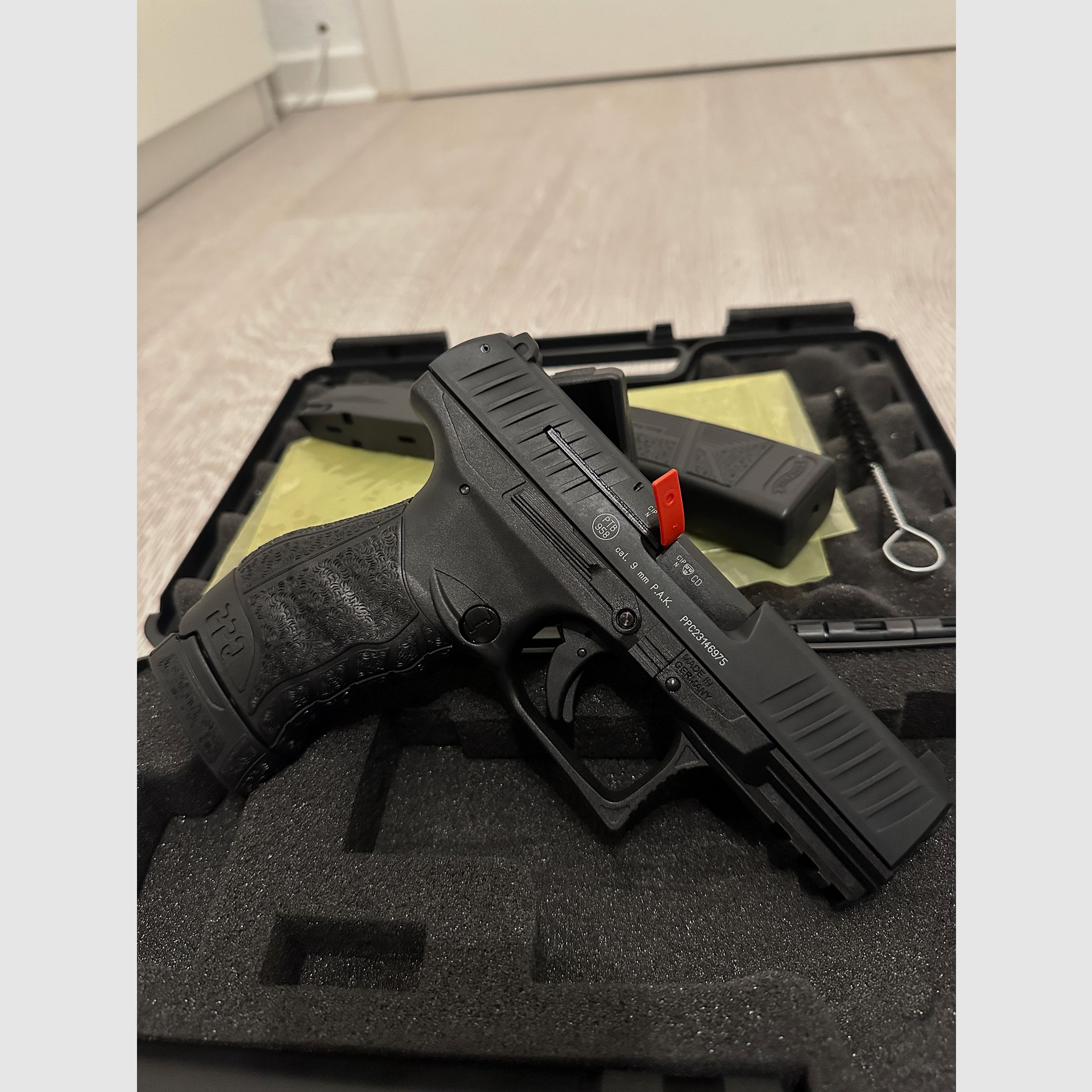 Walther PPQ Navy met 33 schots magazijn