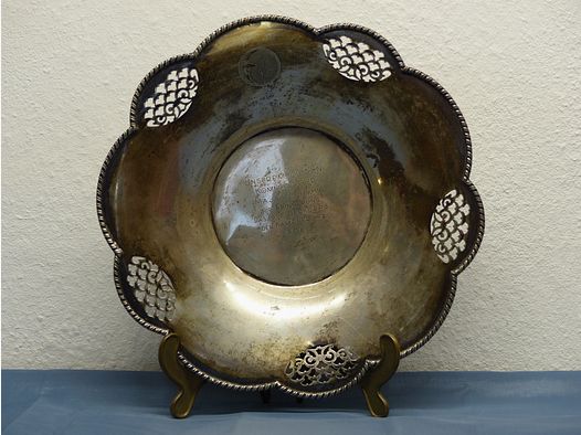 <Tekst>Honorowy talerz dla dowódcy majora Linke z korpusu oficerskiego grupy bojowej 806 WK II 2. WK</Tekst>