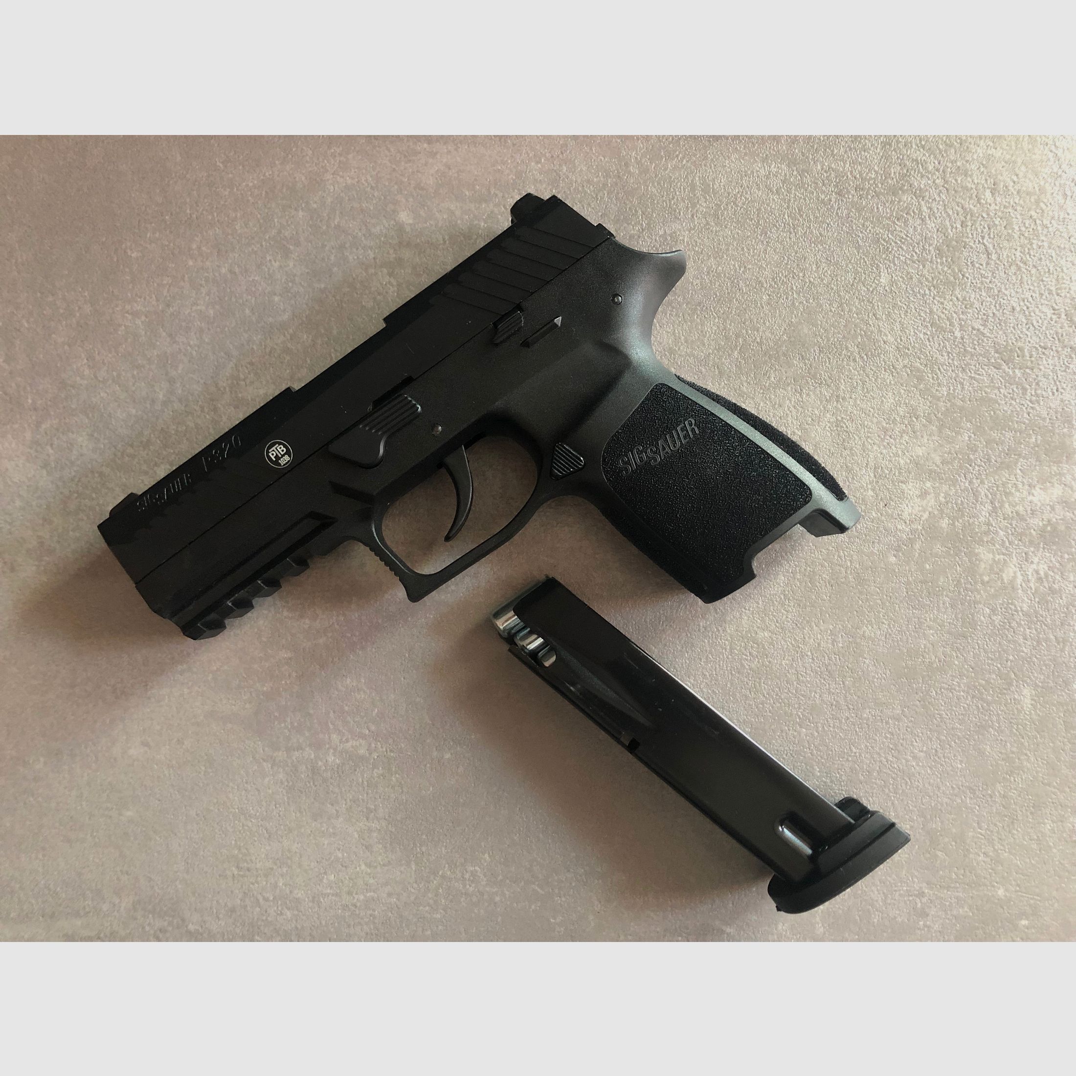 SIG SAUER P320 inkl. Munition + Holster + Transportkoffer – NEU!