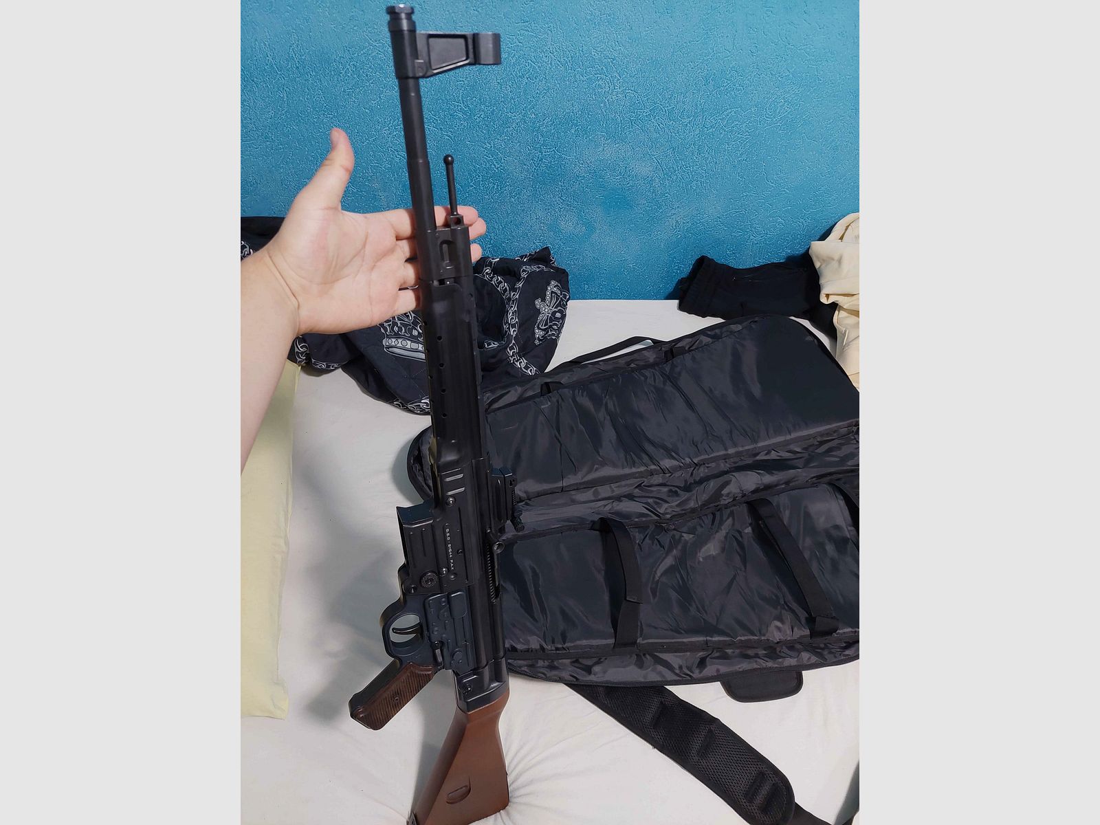 GSG STG-44 9mm P.A.K. mit Magazinhilfe und Gewehrtasche GSG STG-44 9mm P.A.K. mit Magazinhilfe und Gewehrtasche