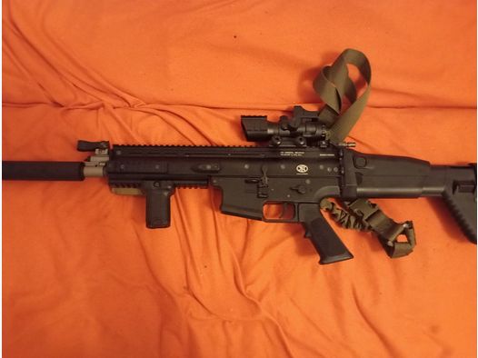 SCAR FN gas blowback mit Rauchgenerator und Optik