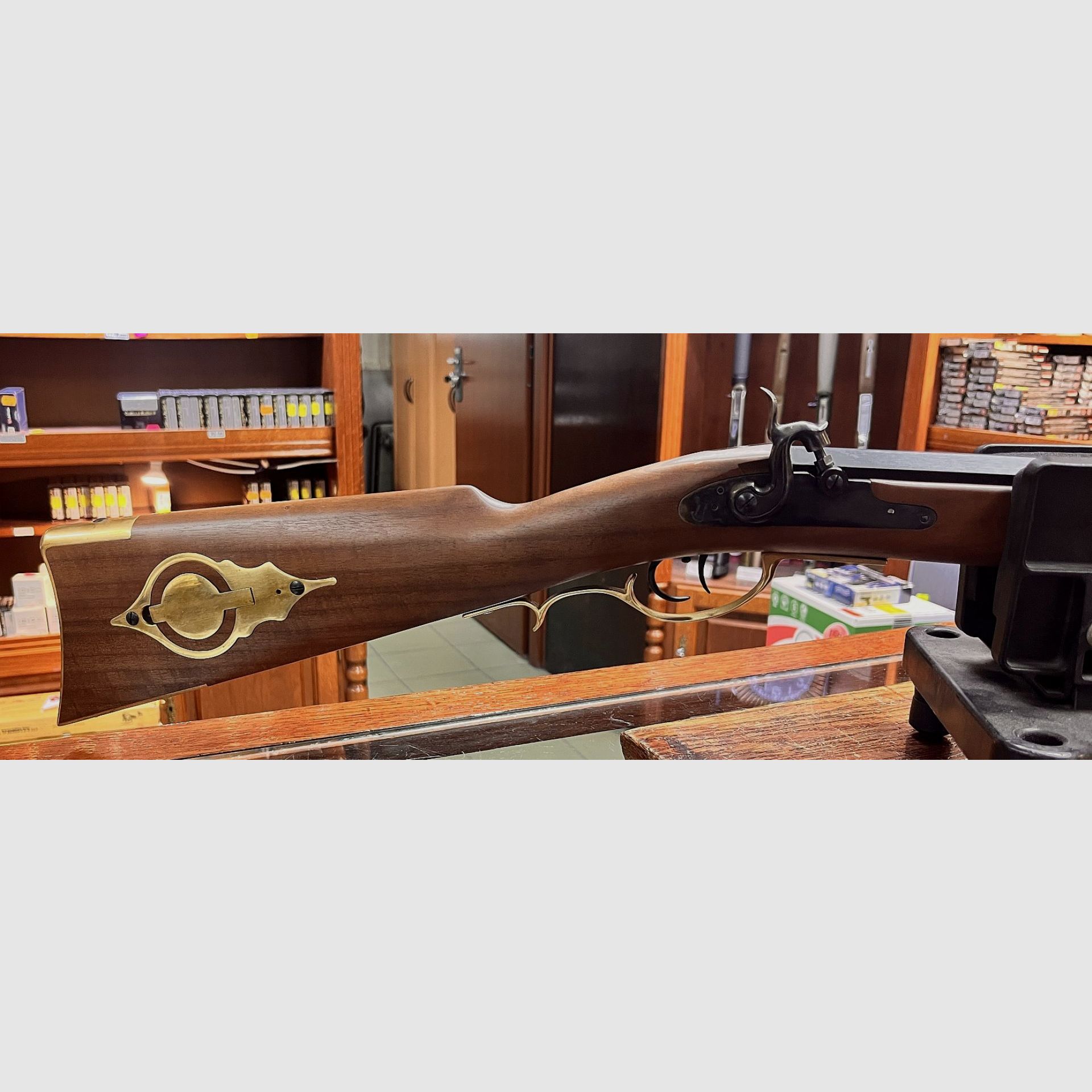 Pedersoli Traditional Hawken Target geweer kal. .50 S.656, afbeelding 3 van 7