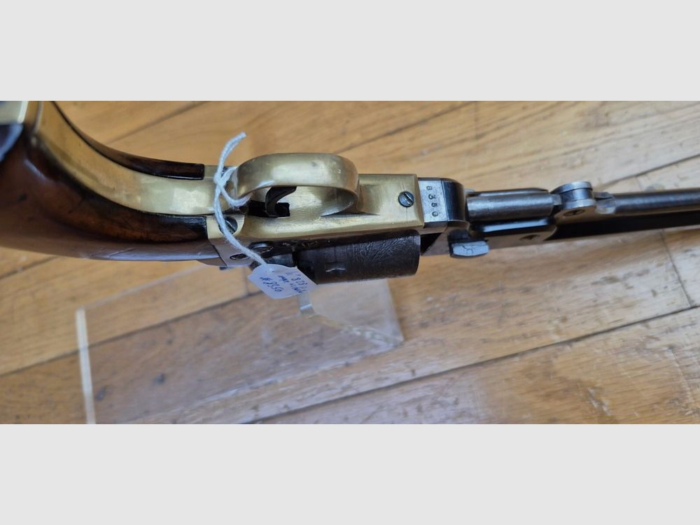 Buon revolver Colt 1851 Navy — Cal.36 polvere nera (PN) — Fabbricazione Uberti Gardone (logo ingranaggio punzone 1969) — Buona canna Buona meccanica — BE+, immagine 10 di 24