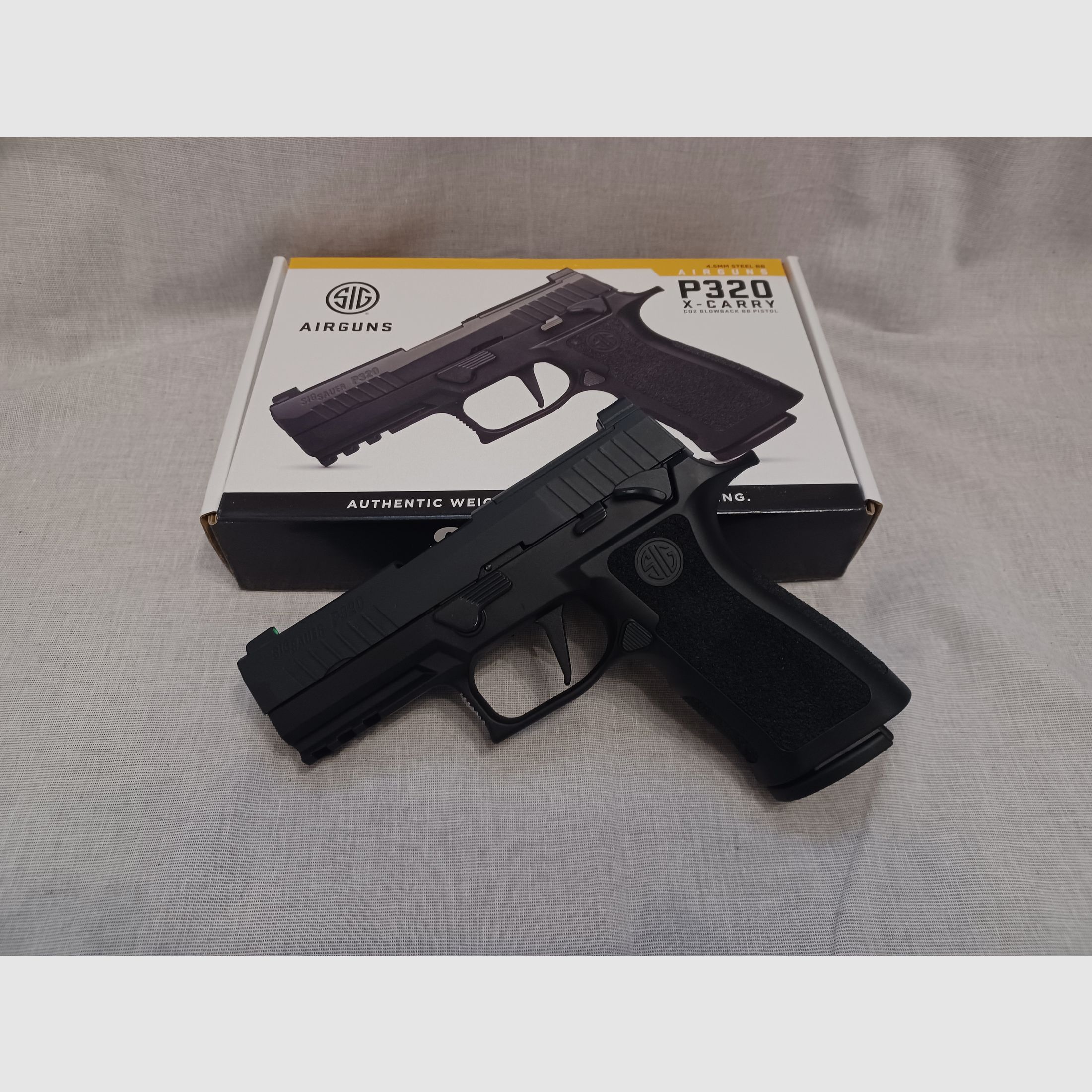 SIG SAUER P320 X-Carry / 4,5 mm BB / BlowBack / CO2 / Pistole / OVP (57)
