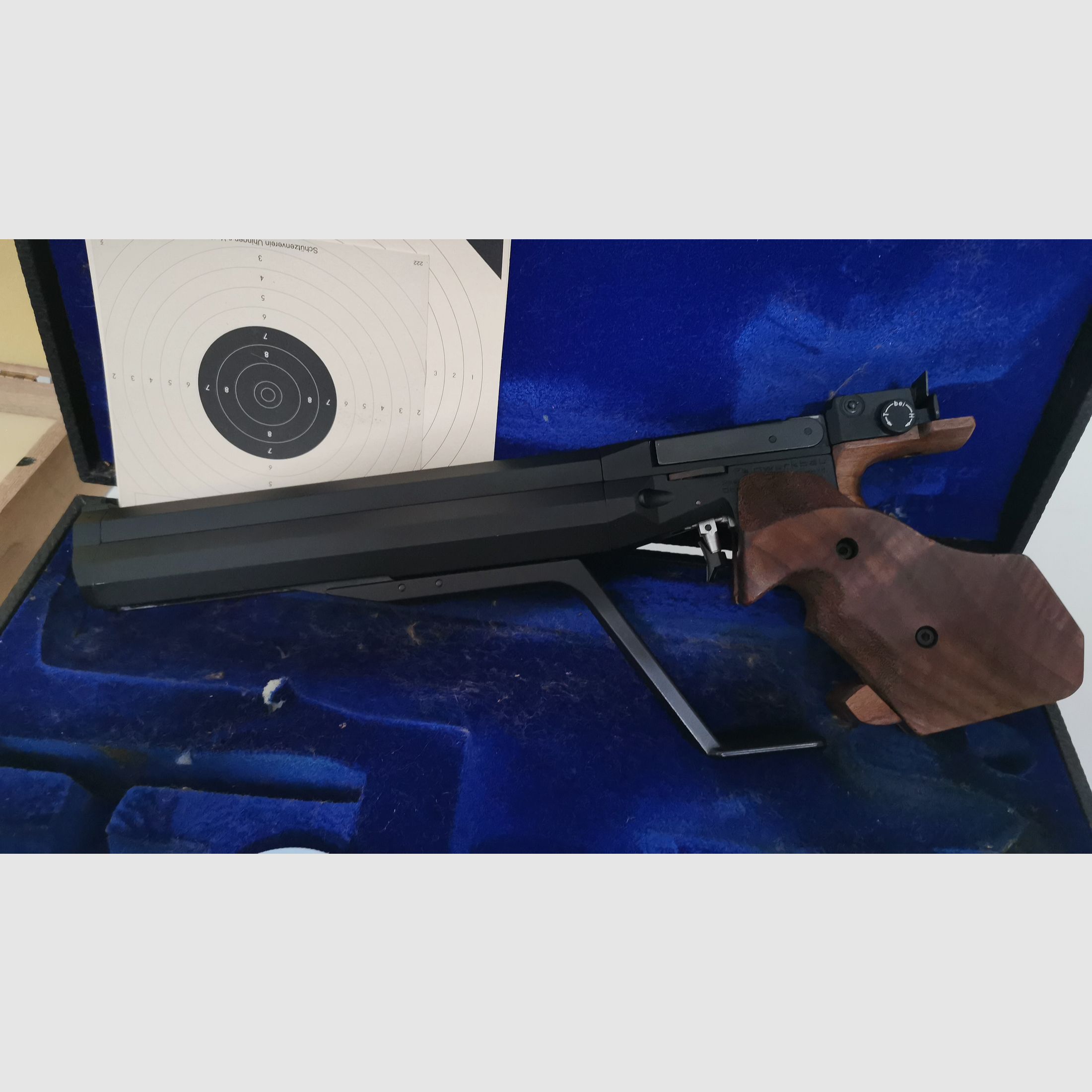 Konvolut Luftdruckwaffen, 1 Gewehr, 2 Luftdruckpistolen