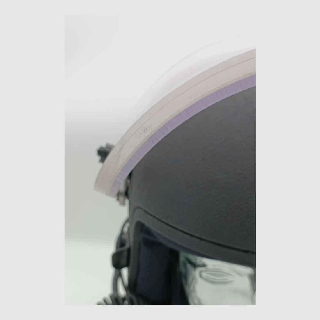 Schuberth P100 Polizeihelm aus Kevlar mit ballistischem Visier