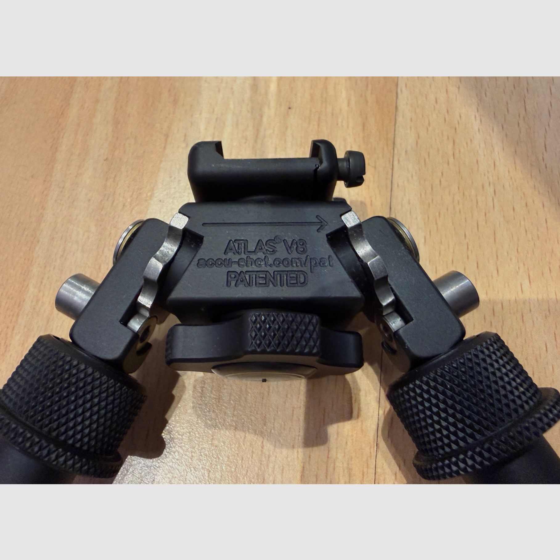 B&T V8 Atlas dwójnóg BT10 + podstawy talerzowe