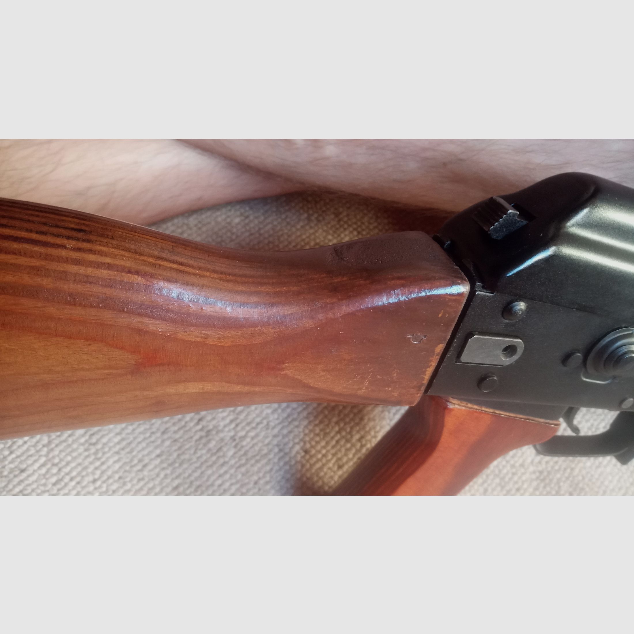 Madera de AK ruso con adaptador para rifle de CO2 Yunker en aspecto de culata fija AK74