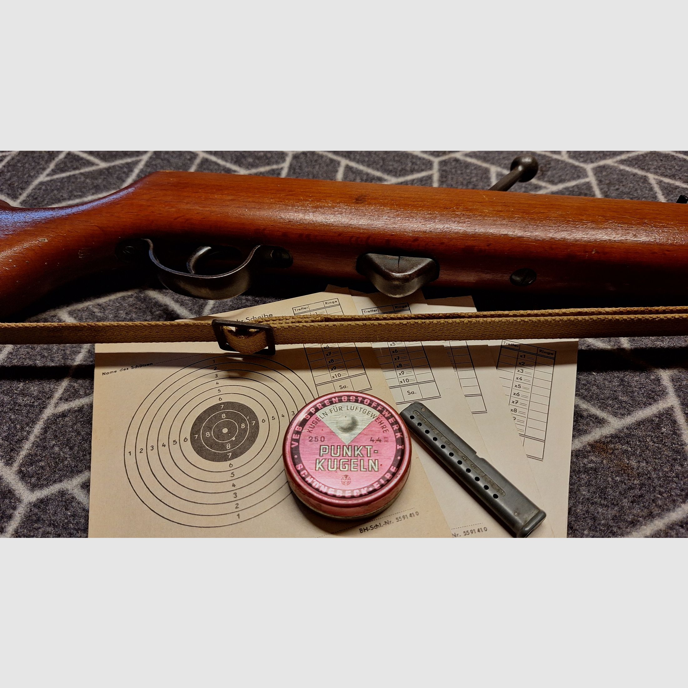 Haenel Suhl 310 "Q1" air rifle with 12-round magazine + original pellets!