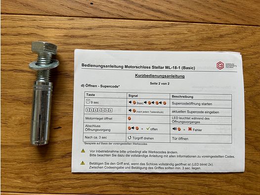 Armoire de sécurité ISS Luzern N/0 pour 5 armes longues, serrure électronique STELLAR, perçages à l'arrière et au sol