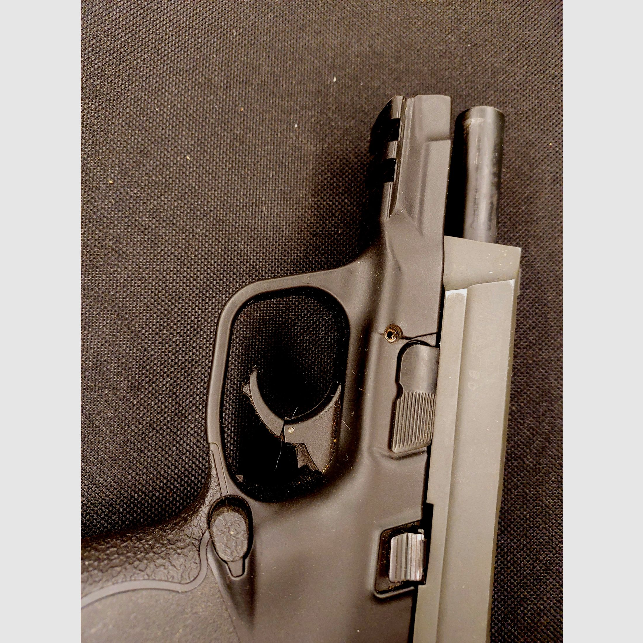 Smith & Wesson M&P 9C Schreckschusspistole, Kaliber 9mm P.A.K., in Schwarz (PTB 984) — mit 2 Magazinen (1x Standard, 1x verlängert XXL)