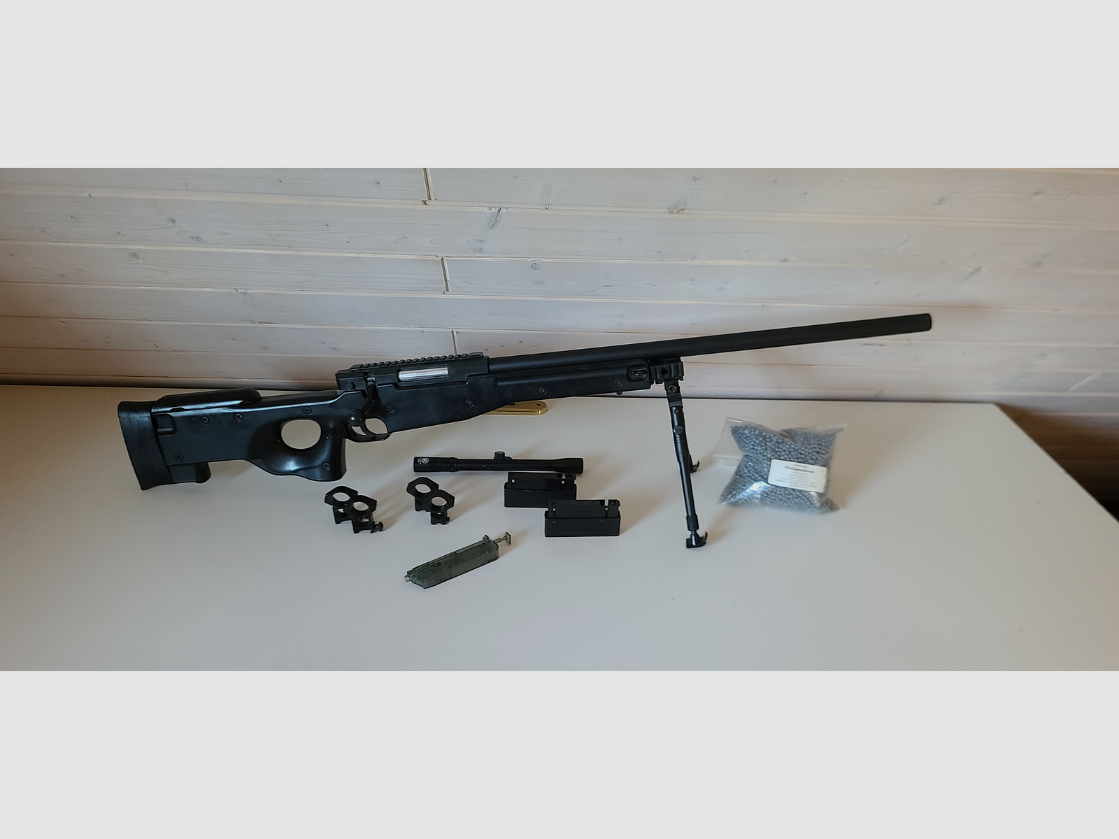 L96 Bolt Action mit 2 Magazinen