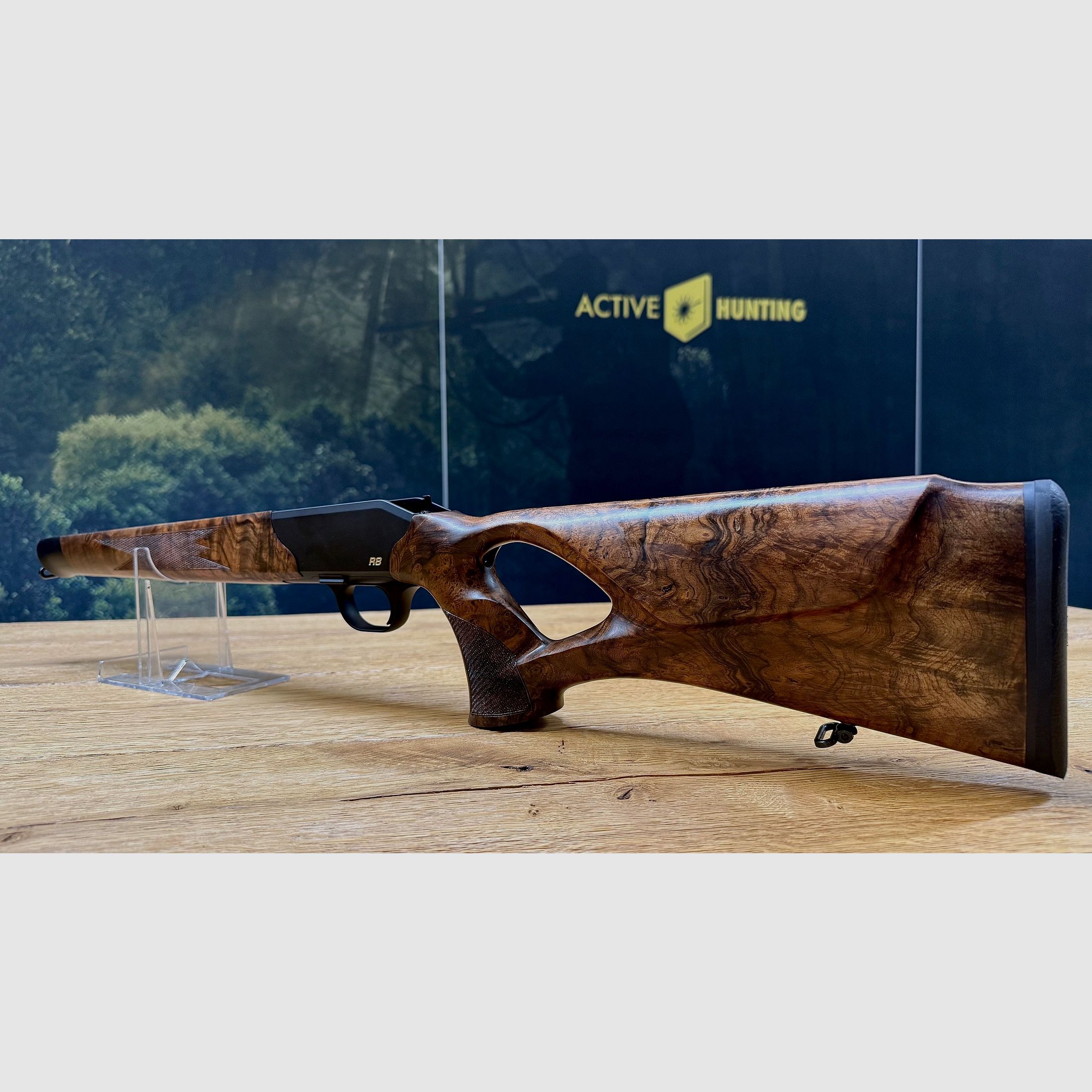 Blaser R8 Holzschaft/Lochschaft mit System, traumhafter, außergewöhnlicher Zubehör-Lochschaft HK 8-9, goldenes R8 Logo