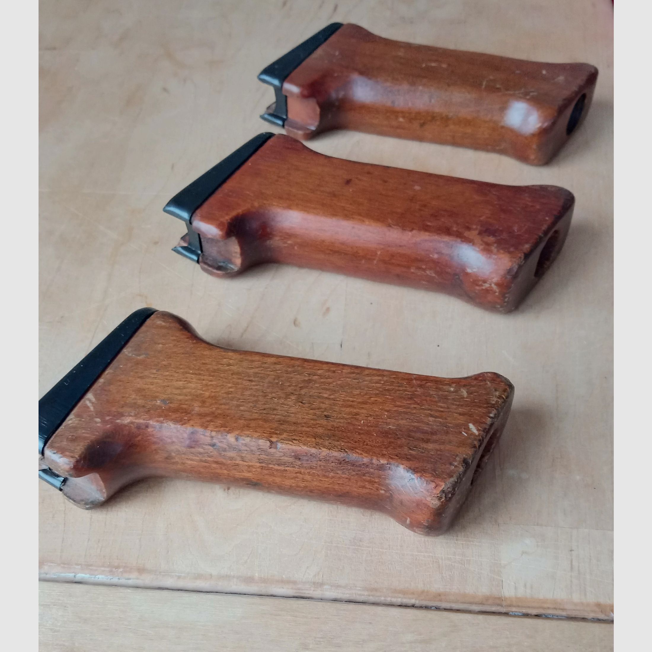 Originele Hongaarse AMD-63 pistoolgrepen van beukenhout // AMD 65 AKM grip beukenhout