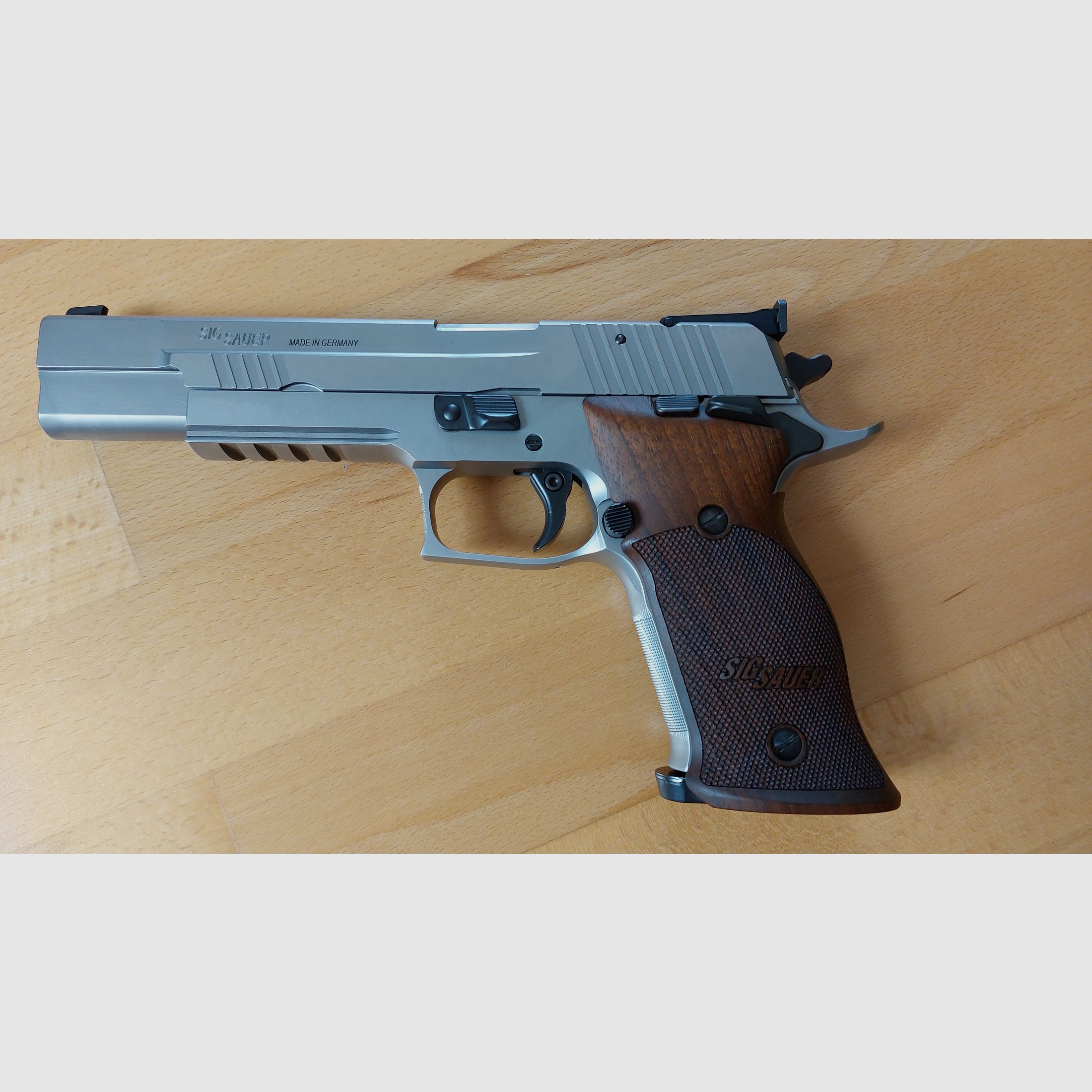 Sig Sauer P220 X-SIX 9mm