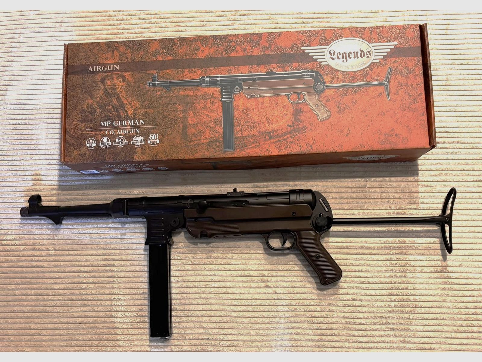 Umarex MP 40 submachine gun in 4.5 mm BB like new with F
