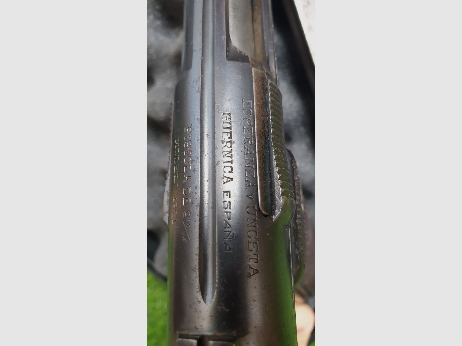 Historic pair of ASTRA 400 and 300 9mm pistols