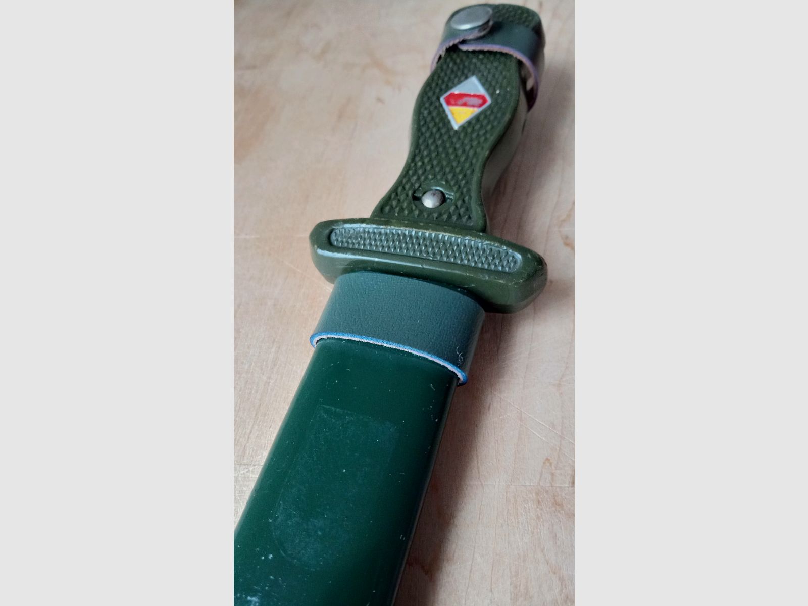 Couteau de randonnée original de Hubertus Solingen de la guerre froide, modèle de couteau de combat de la Bundeswehr et visuellement inspiré du couteau de randonnée HJ