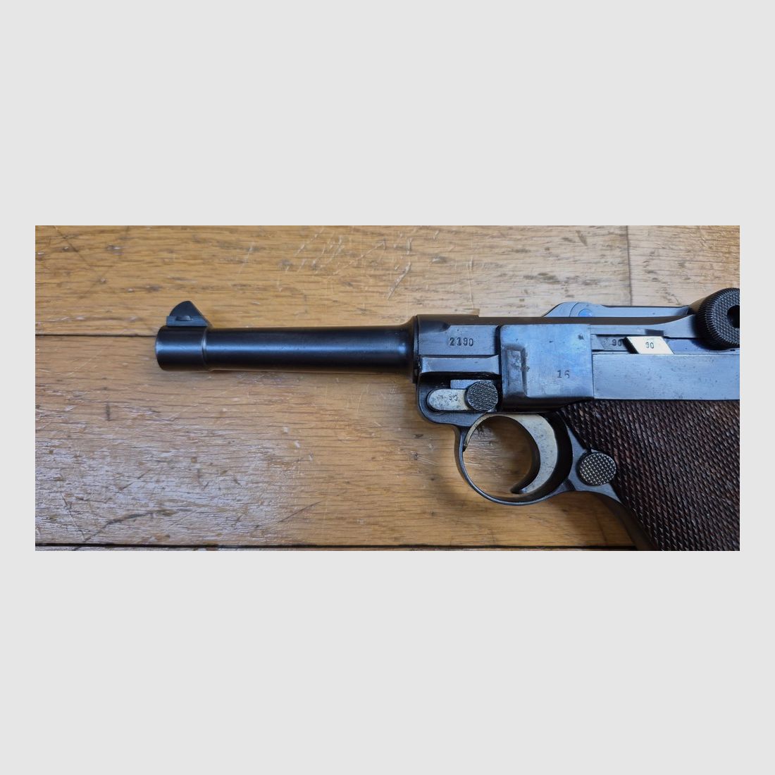 Sehr schöner Luger P08 – Herstellung „S/42“ von Mauser – Sehr seltenes Exemplar in „G“ für 1935 – Rahmen Typ 1908-1918 noch nicht verstärkt nach 1936 – Eines von 54.070 produzierten Exemplaren in 1935 – Seltene Waffe – TBE+, Bild 7 von 30