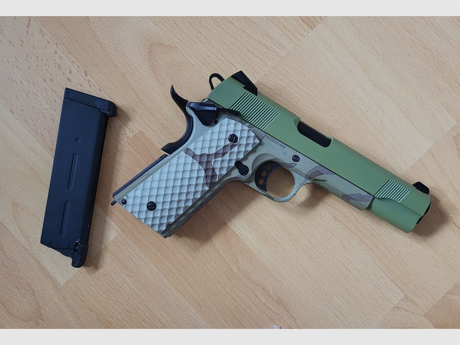 1911/MEU GBB Pistole (Hydro) Grün Camouflage