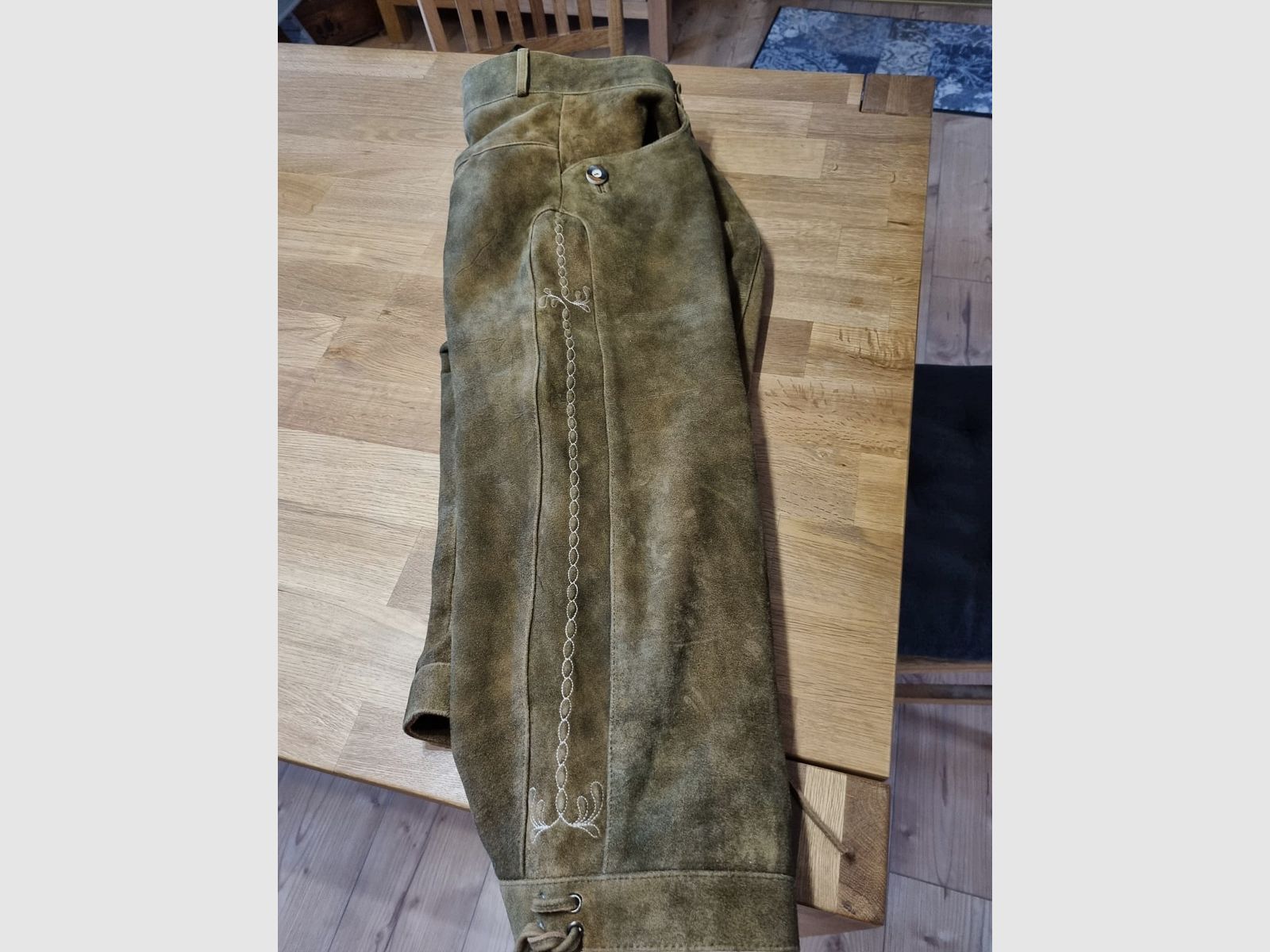 Kniebundlederhose