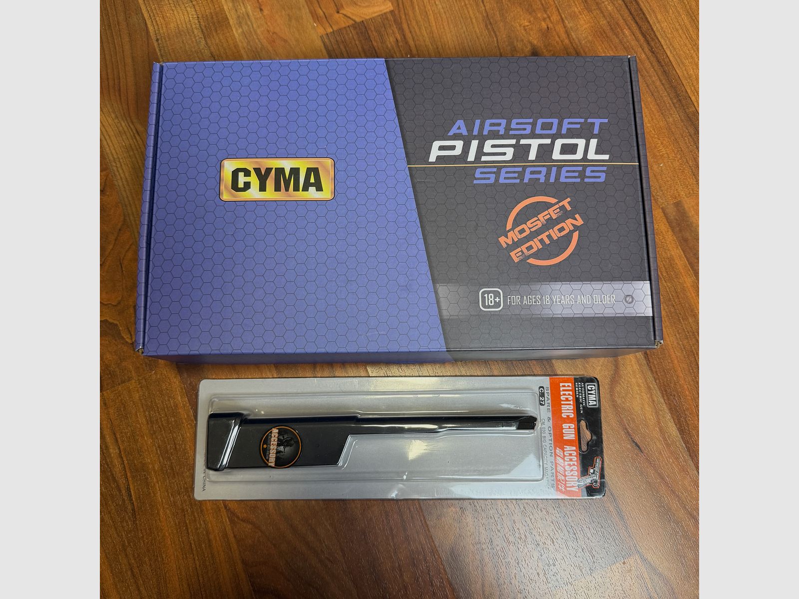 elektrische Cyma Airsoft Pistole <0,5 Joule mit Zusatz Magazin