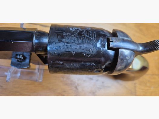 Beau revolver Colt 1847 – Modèle Dragoon 1er Model – Rare variante « USMR » en barillet – Fabrication Uberti – Arme de 1991 – 6 coups – Cal .44 – Poudre noire – Bonne fabrication début des années 90 – TBE