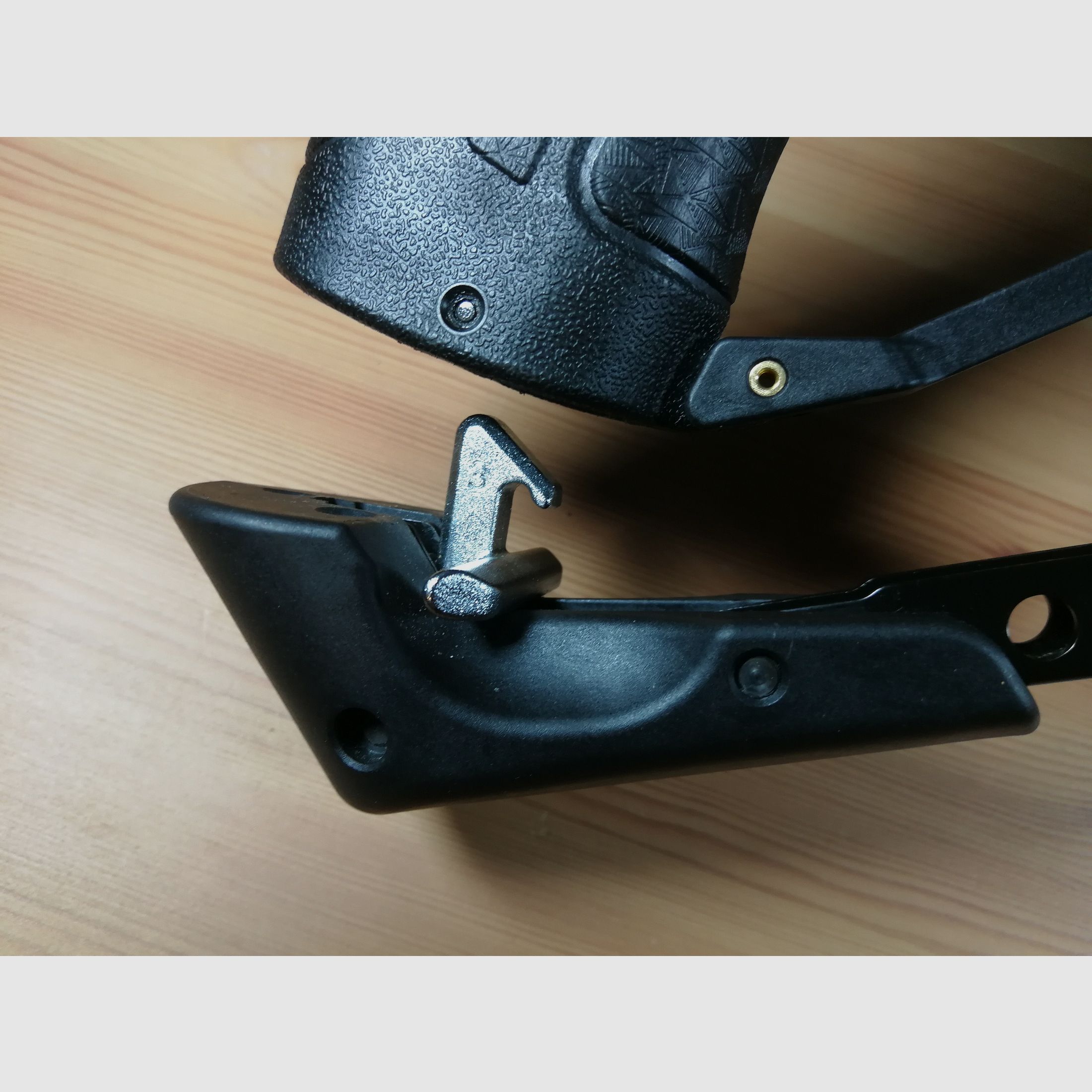 ADDER COBRA SYSTEM 130 LBS + 7 SCHUSS POLYMER MAGAZIN + 7 SCHUSS METALL MAGAZIN + OPTIK 3-10x42 Gr/Ro Bel & BERETTA 4x32 + METALL STANDBEIN