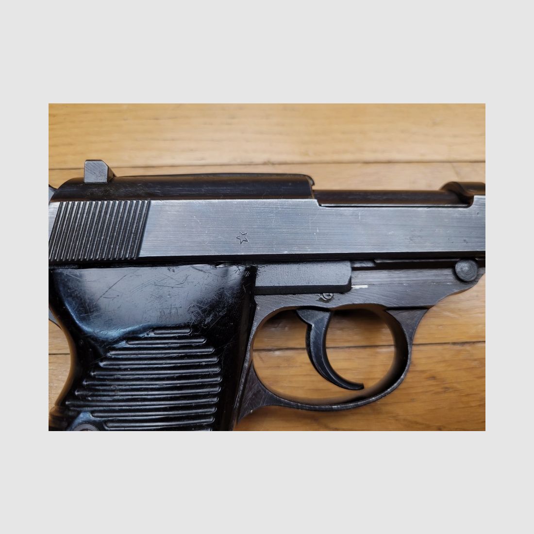 Sehr schöner Walther P38 Pistol – Seltene Mauser-Fertigung während der französischen Besatzung für Indochina – Seltenes Code SVW46 – Originalbrünierung – Mono-Seriennummer – TBE +, Bild 17 von 18