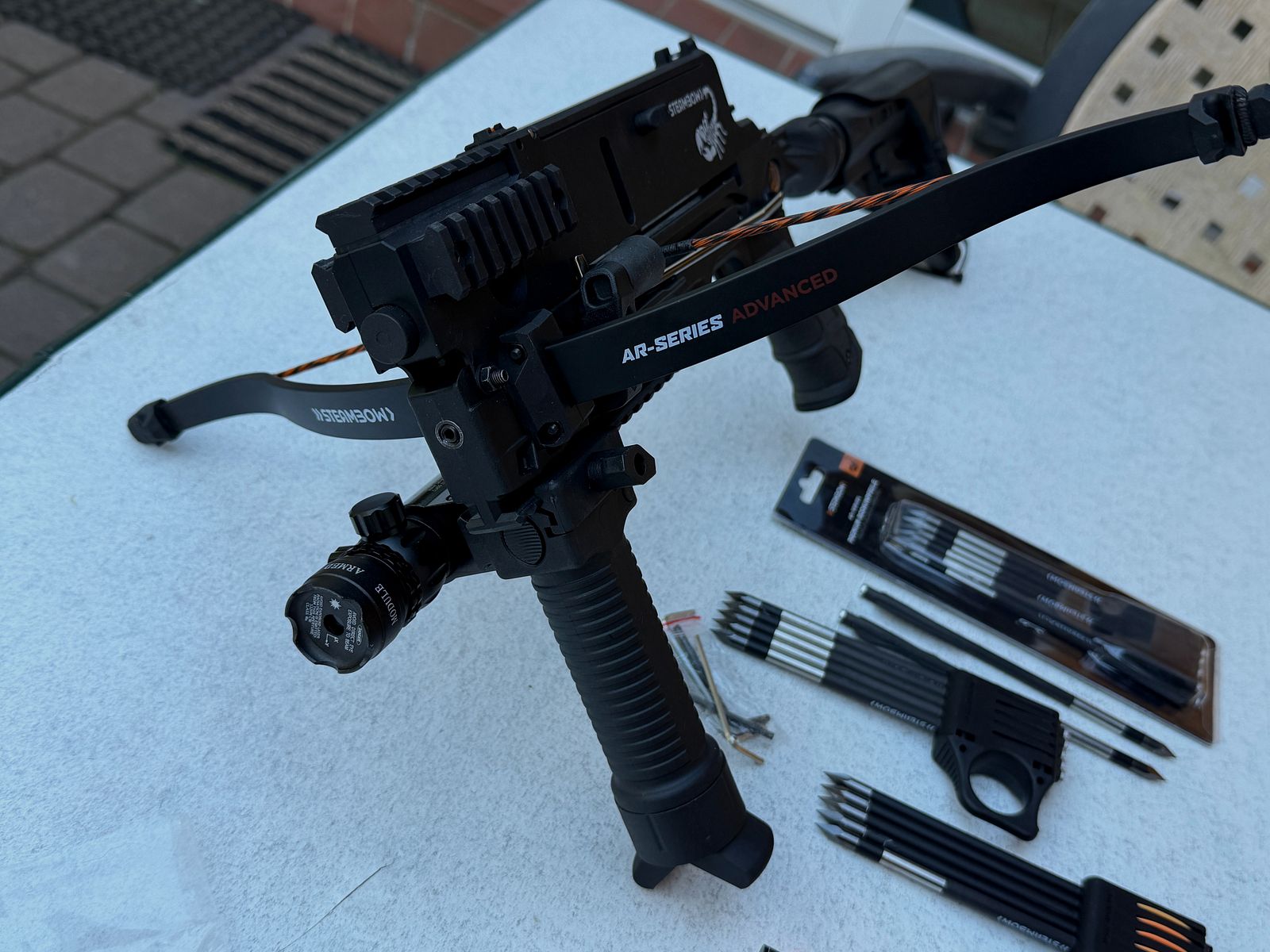 AR-6 Stinger II mit Metallmagazin