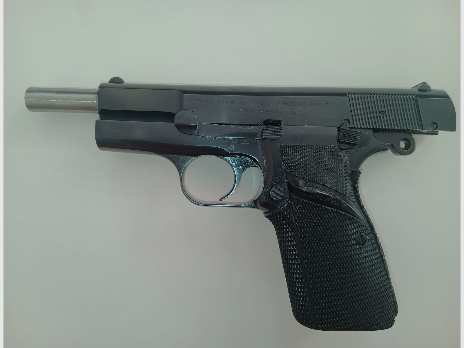 Pistola FN Browning HP 9mm con due caricatori