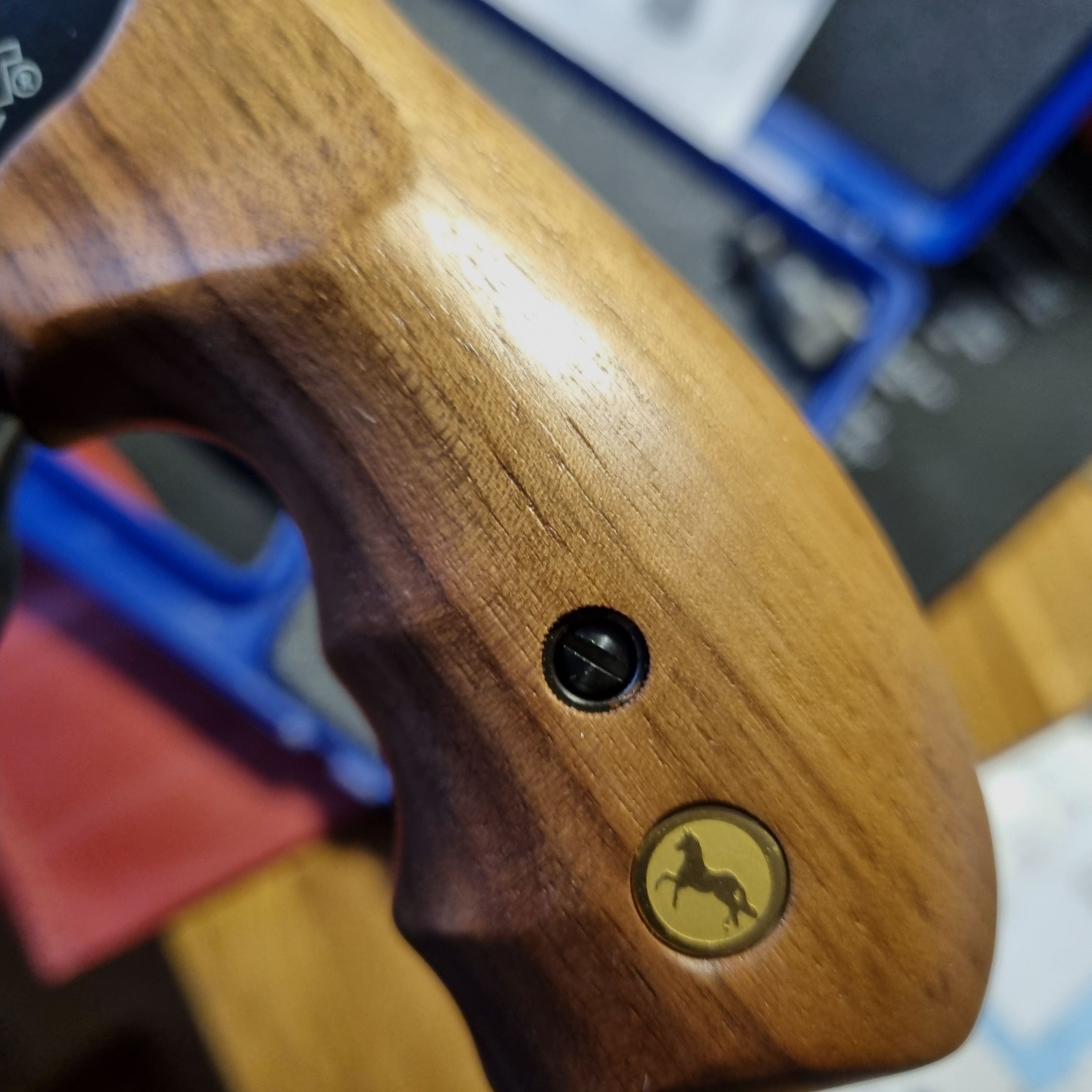 Colt Detective Spezial, brüniert, PTB 603, 2 Zoll, Holzgriff, zzgl. 50 Patronen, altes Modell